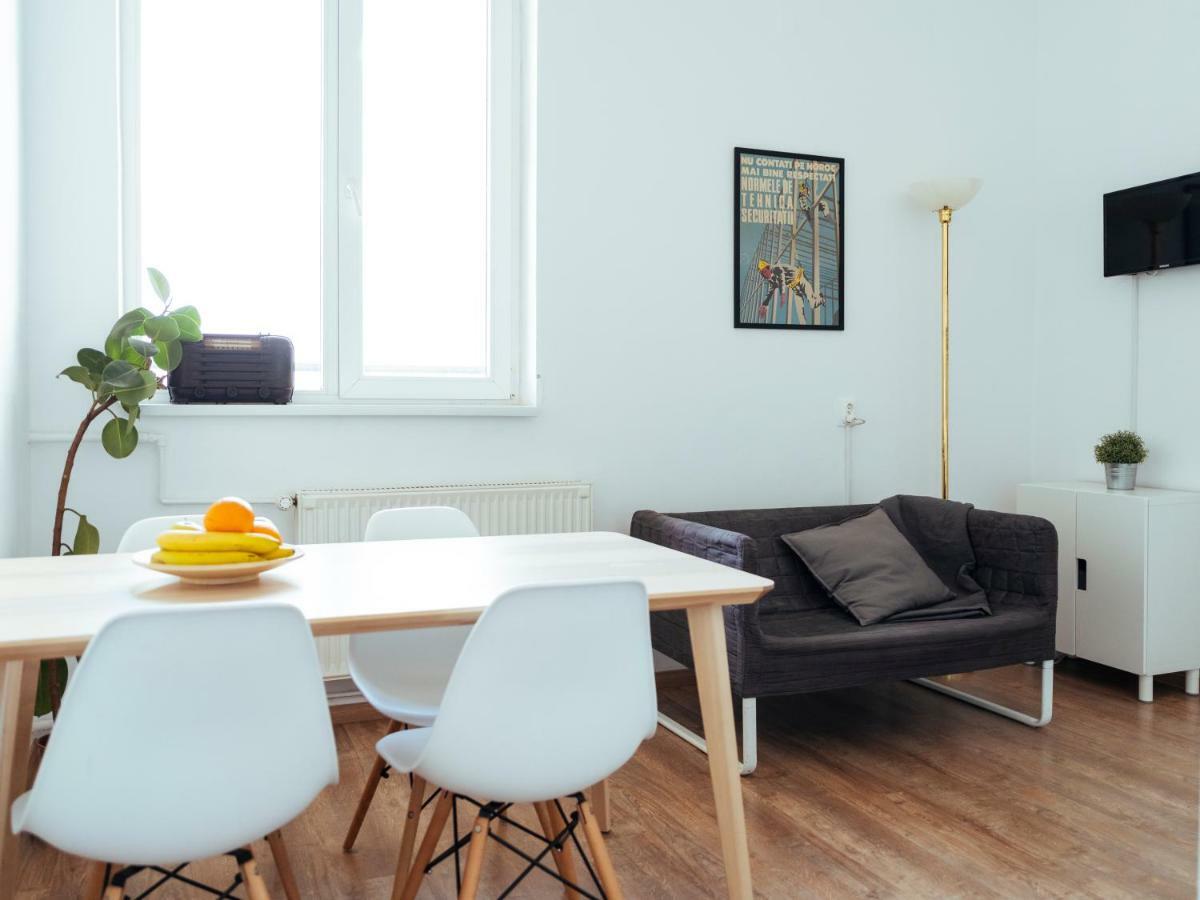 Parkview Apartment - Spectacular View & 2 Bedrooms Bukares Bagian luar foto