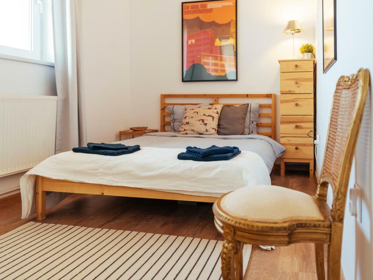 Parkview Apartment - Spectacular View & 2 Bedrooms Bukares Bagian luar foto